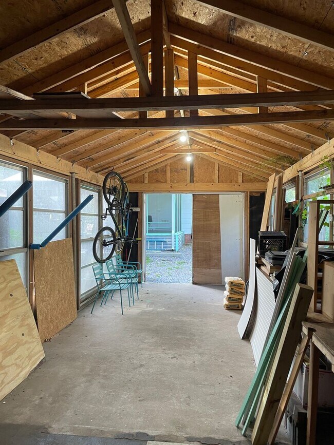 Building Photo - 2/1 Beach Bungalow in Biloxi