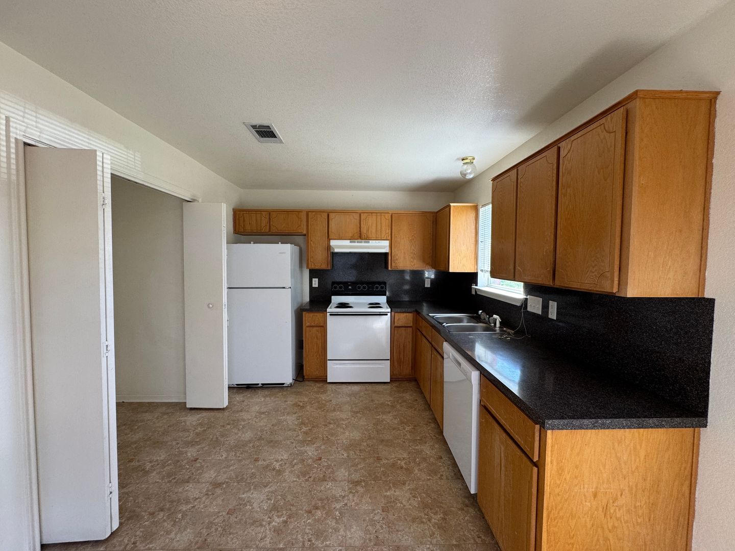 Building Photo - 805 Leifester Cir