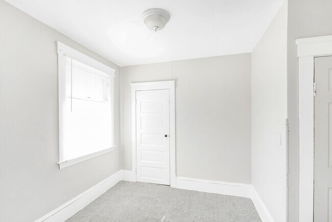 Building Photo - 1316-1318 E 85th St