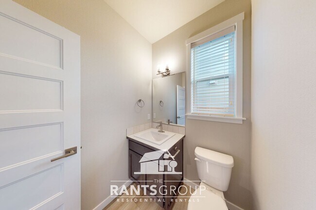 Building Photo - Beautiful Newer Construction!  Easy I5 access & JBLM Commute!