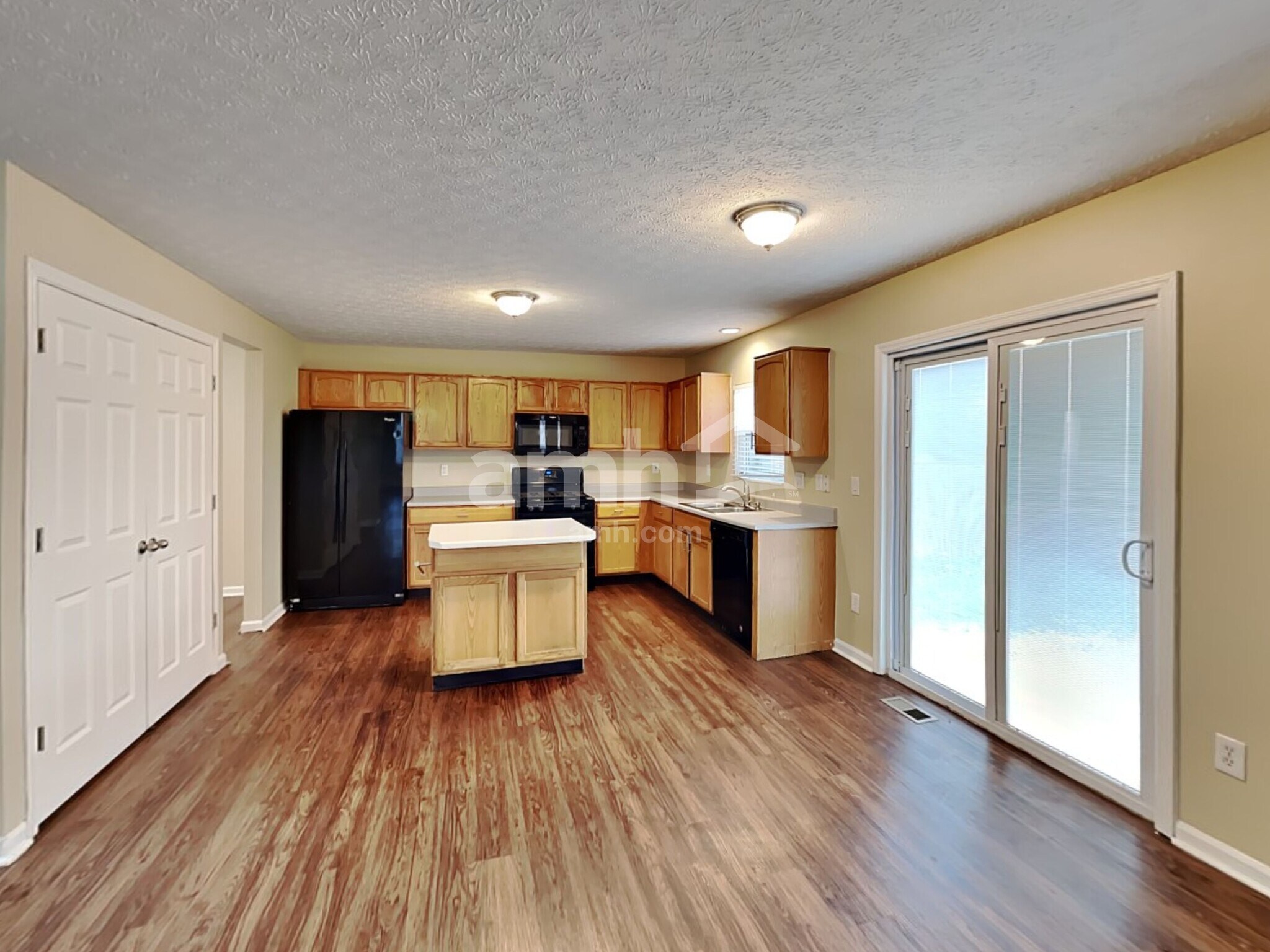 Building Photo - 4024 Walnut Crossing Dr