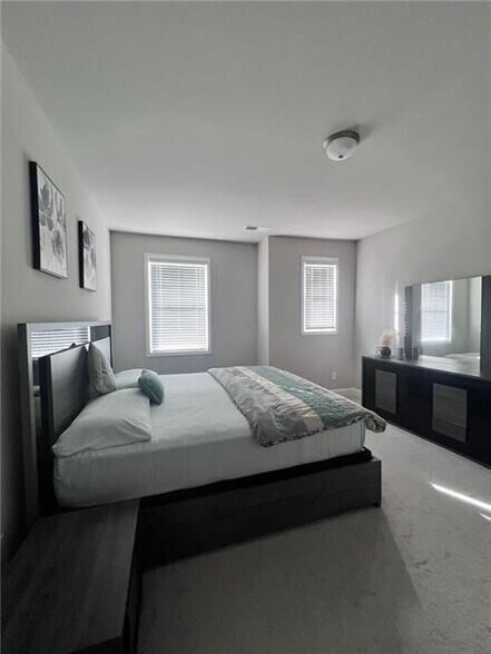 Building Photo - 2085 Manor Pointe Dr