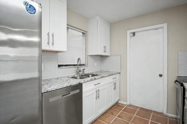 Building Photo - 7407 Silver Woods Ct