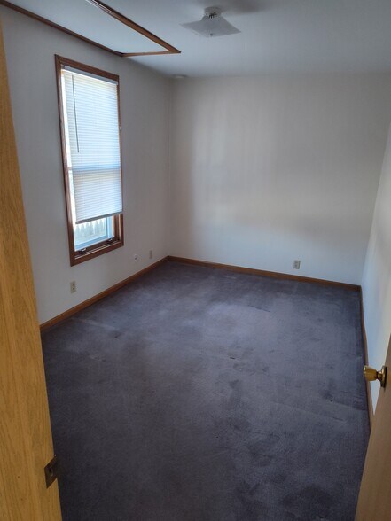 Bedroom - 26 N Center St