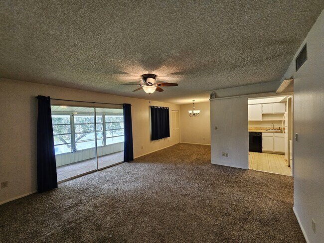 Building Photo - 593 Midway Dr