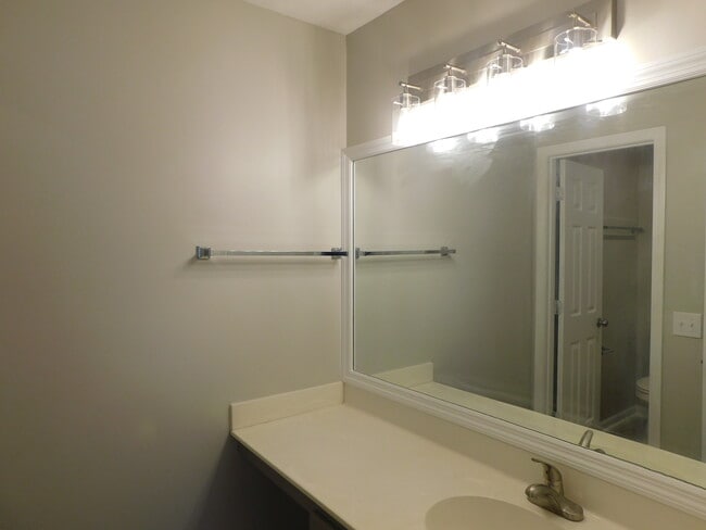 Building Photo - 517 White River Dr