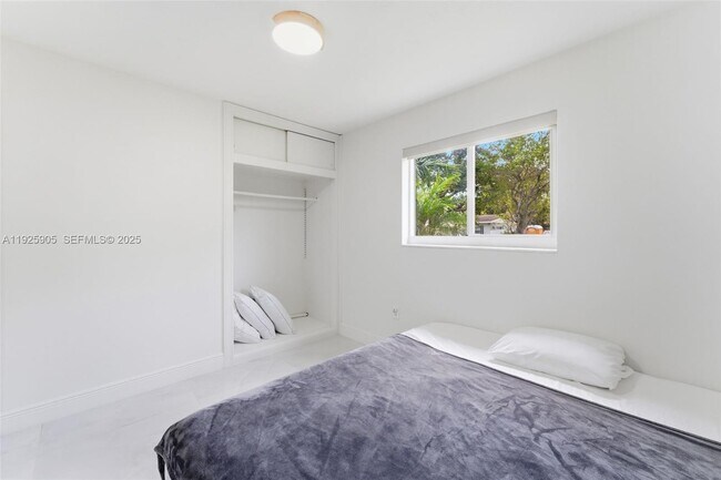 Building Photo - 251 N 71st Ave