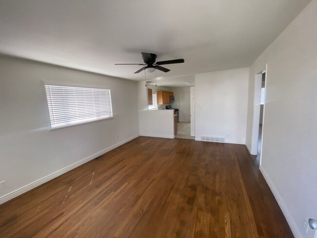 Building Photo - Spacious 2 Bedroom, 1 Bathroom Duplex with...