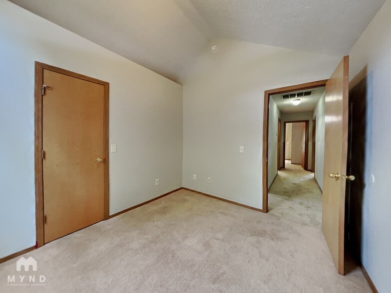 Building Photo - 528 N Claremont Pl