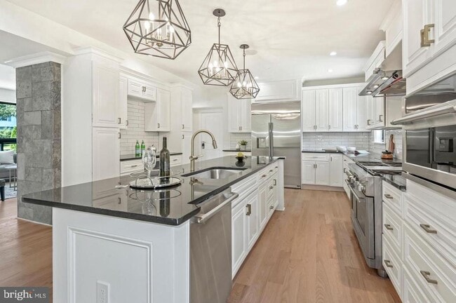 Building Photo - 5805 Massachusetts Ave