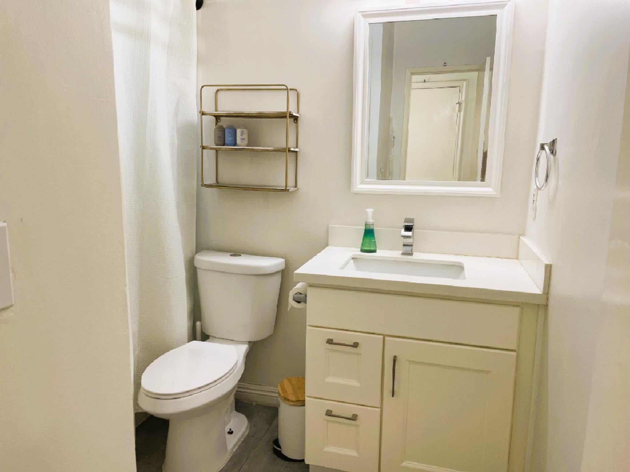 Bathroom - 8650 Belford Ave