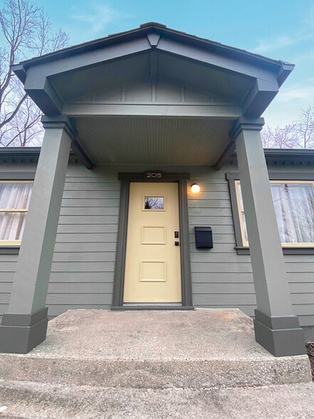 Building Photo - 205 Hickory Ave