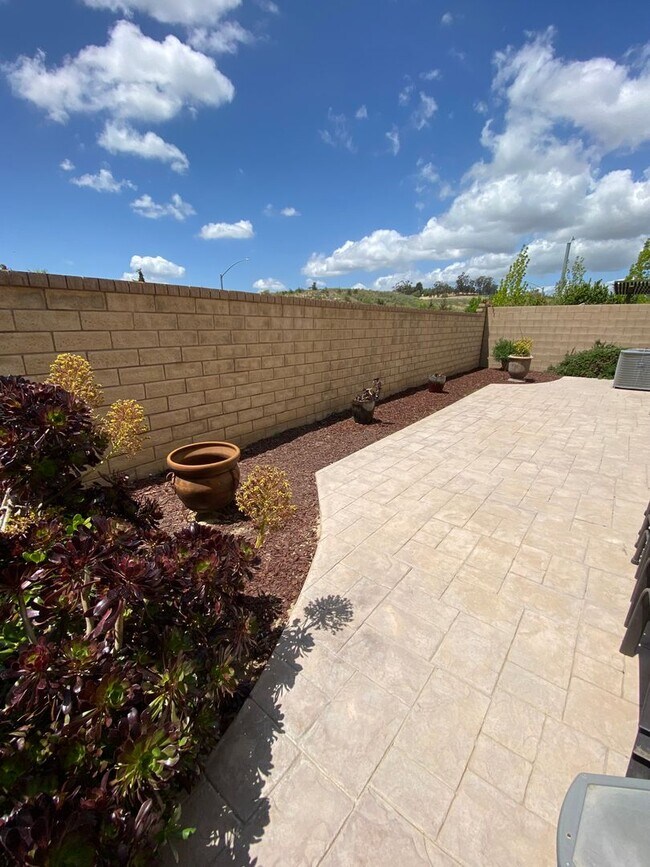 Building Photo - Remodeled 4 bedroom 3 bath home in Moorpark