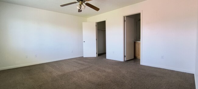Building Photo - 3 bedroom 2 bath duplex in lamplight by Iron Springs Elementary, 2 car garage!