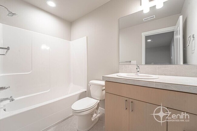 Building Photo - 4712 NE 37th Ct