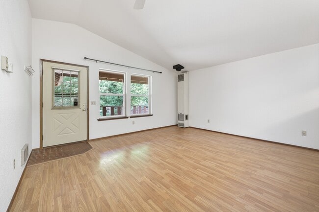 Building Photo - MOVE IN READY! Tumwater rambler 2 beds plus den 1.5 baths. No Pets.