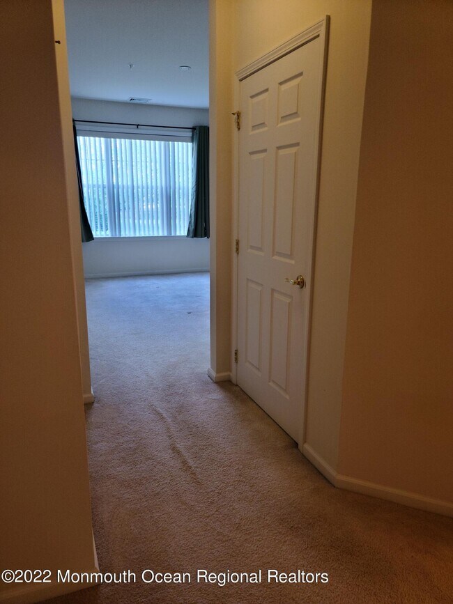 Building Photo - 211 Mill Pond Way