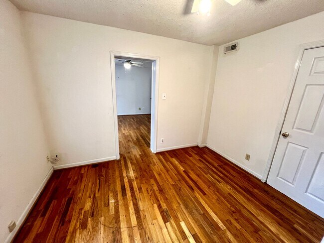 Building Photo - Five Points duplex