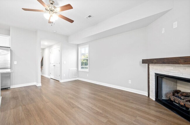 Building Photo - 5 Bedroom Home For Rent in St. Bethlehem Area!