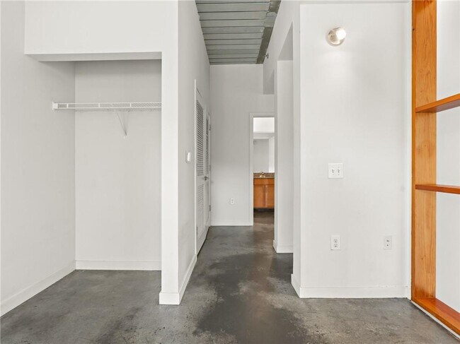 Building Photo - 620 Glen Iris Dr NE
