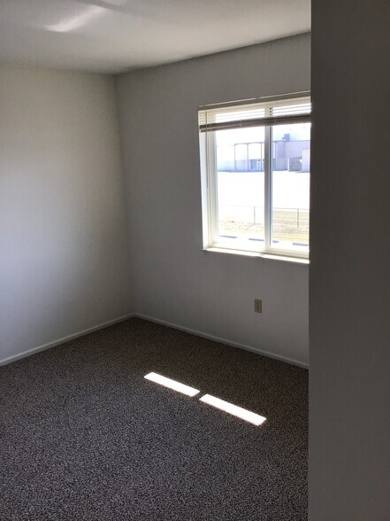 Building Photo - 2275 N Cable Rd