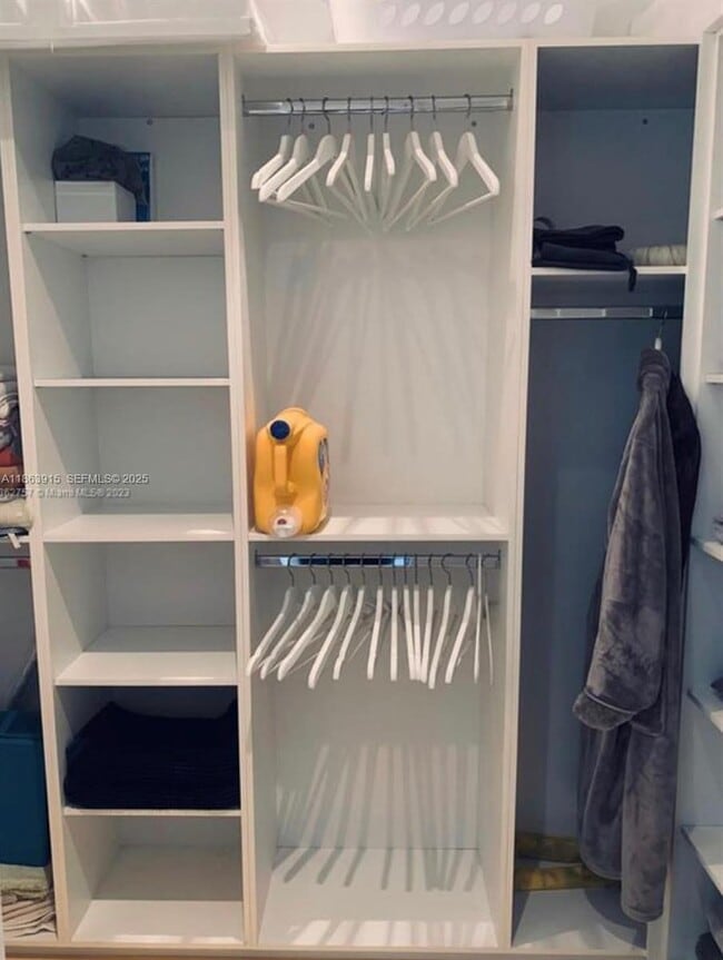 Building Photo - 798 Crandon Blvd