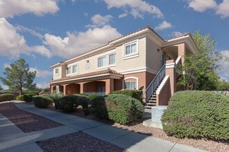 Building Photo - Enormous second story unit in upscale gated Summerlin community