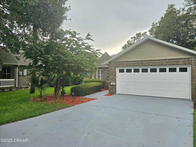 Building Photo - 6 Oak Village Dr