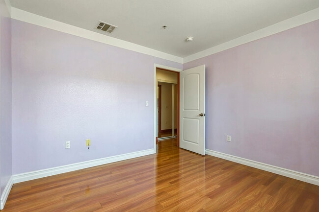 Building Photo - 1559 W 207th St