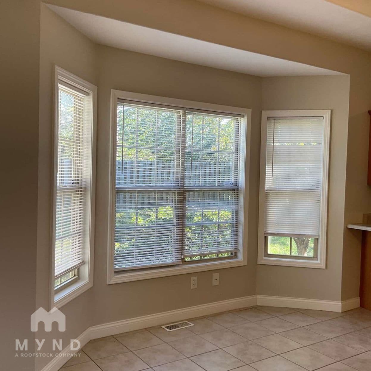 Building Photo - 5622 N 11th Ave