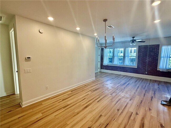 Building Photo - 706 Gloucester St