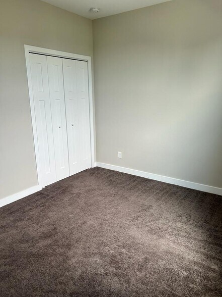 Building Photo - 408 Fishers Ct