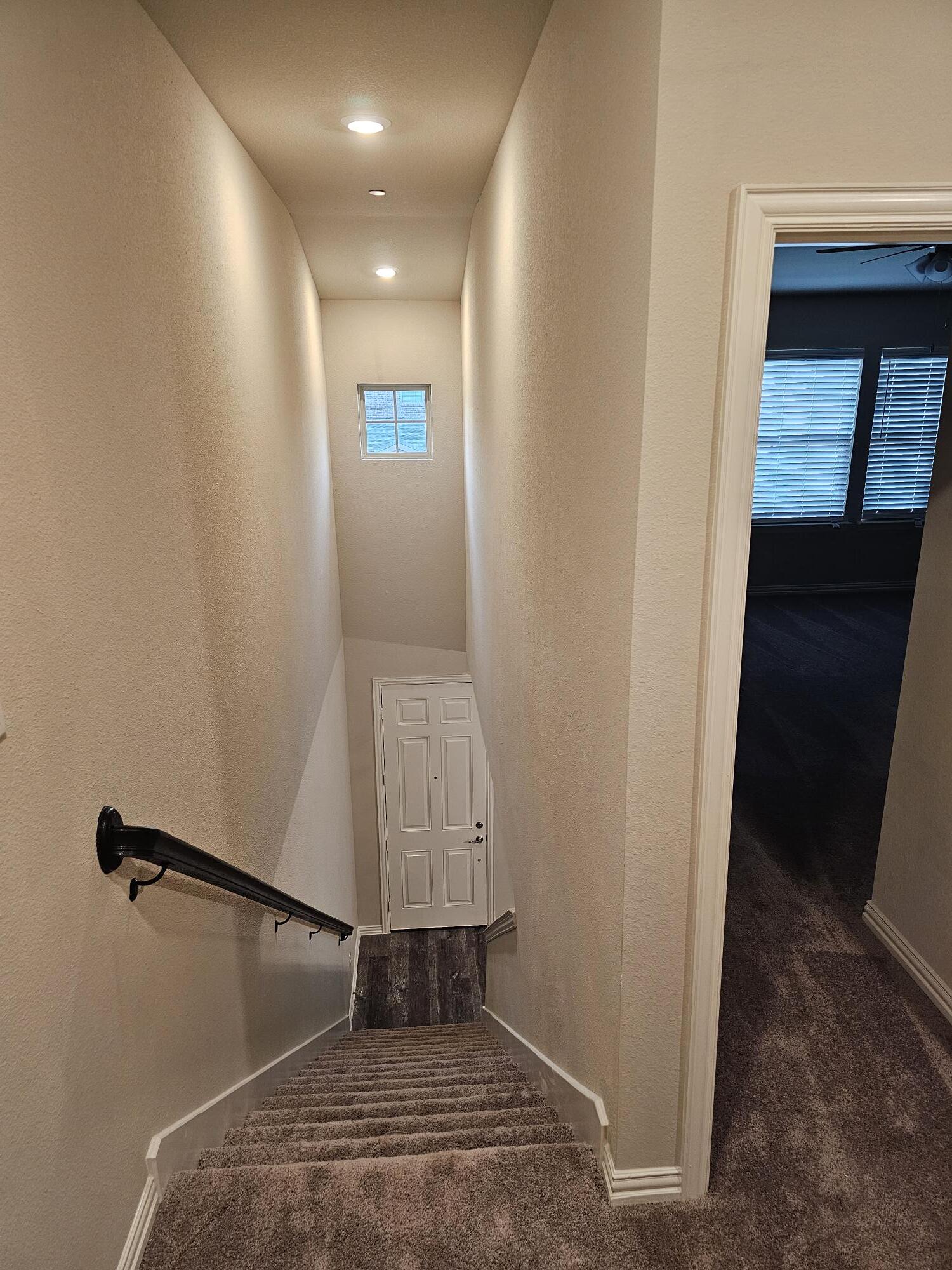Stairs down - 3405 Solana Cir