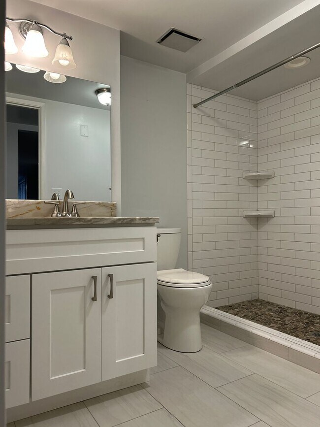Building Photo - Houk Duplex