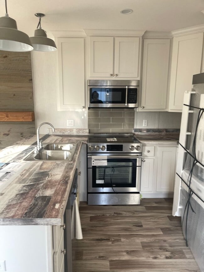 Building Photo - LUXURY MOBILE HOME  1 Bedroom/ 1 Bath