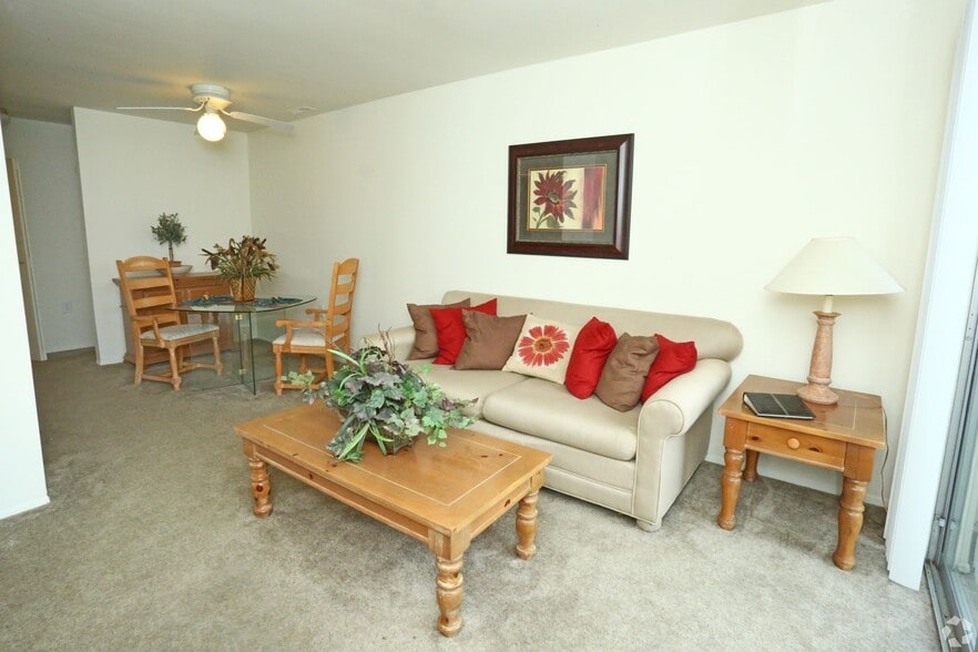 Building Photo - Clovertree Apartments