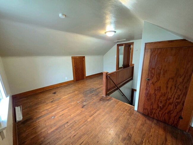 Building Photo - Charming 3 Bedroom / 1 Bath House with Ori...