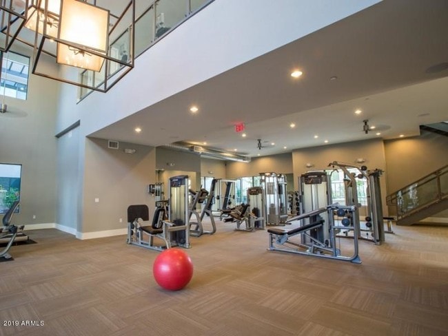 Building Photo - 7100 E Lincoln Dr