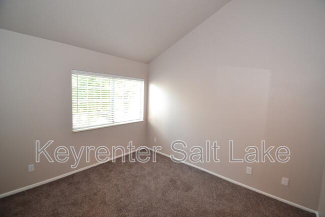 Building Photo - 1462 E Foxboro Dr