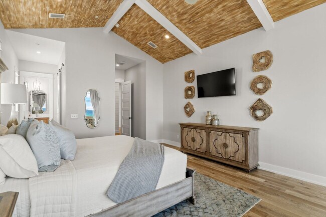 Building Photo - 14300 Front Beach Rd