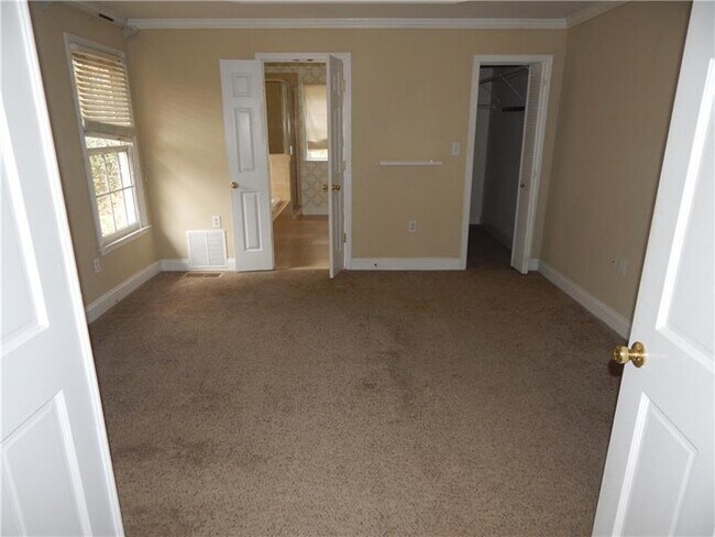 Building Photo - 2678 Green Meadows Ln NE