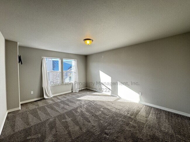 Building Photo - 6227 Lenexa Grv