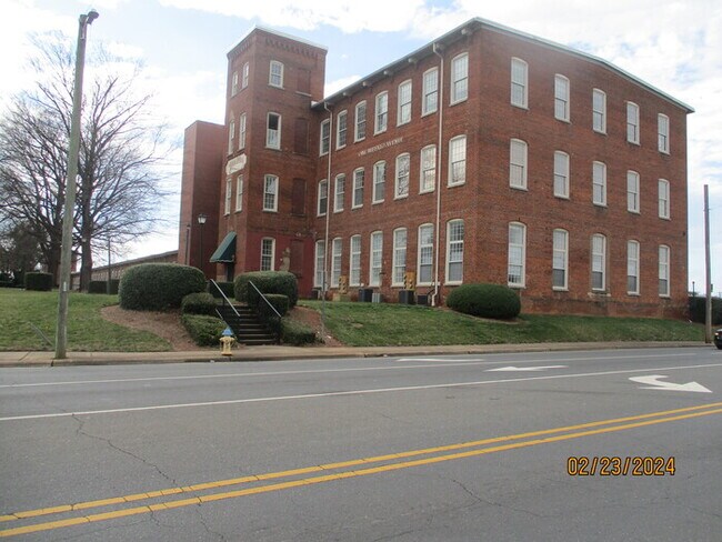 Primary Photo - 1 Buffalo Ave NW
