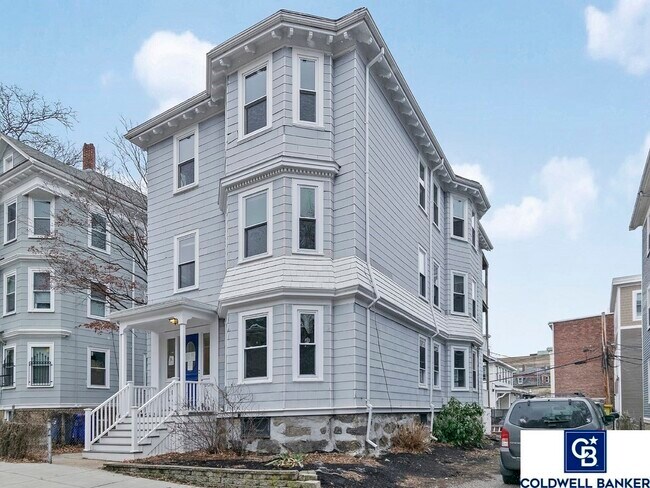 Building Photo - 11 Hillside St
