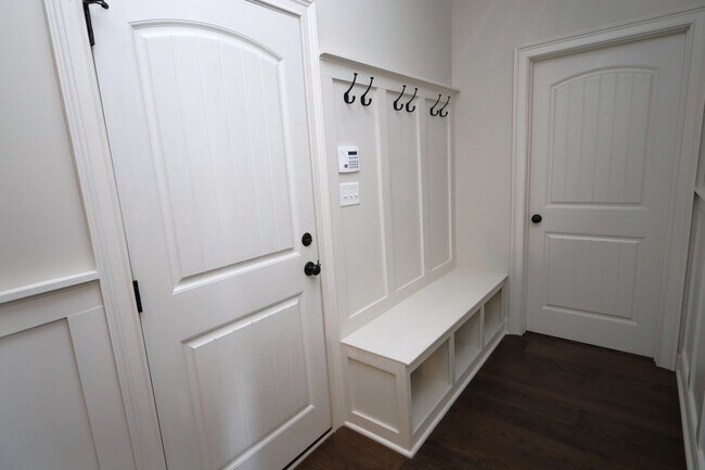 Building Photo - 4704 Crescent Ct