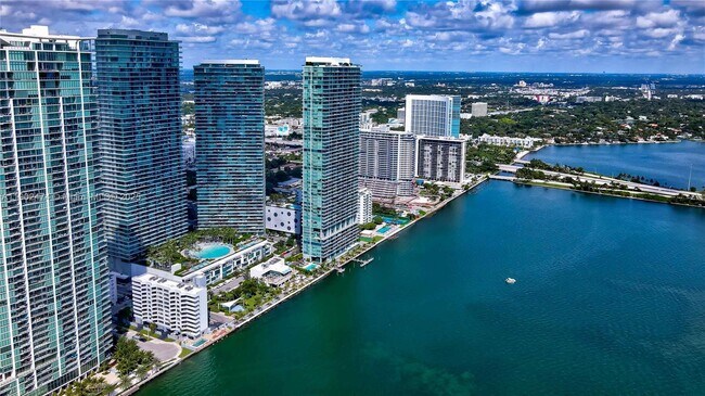 Building Photo - 480 NE 31st St