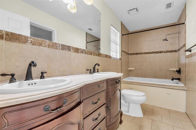 Building Photo - 15830 Pipers View Dr