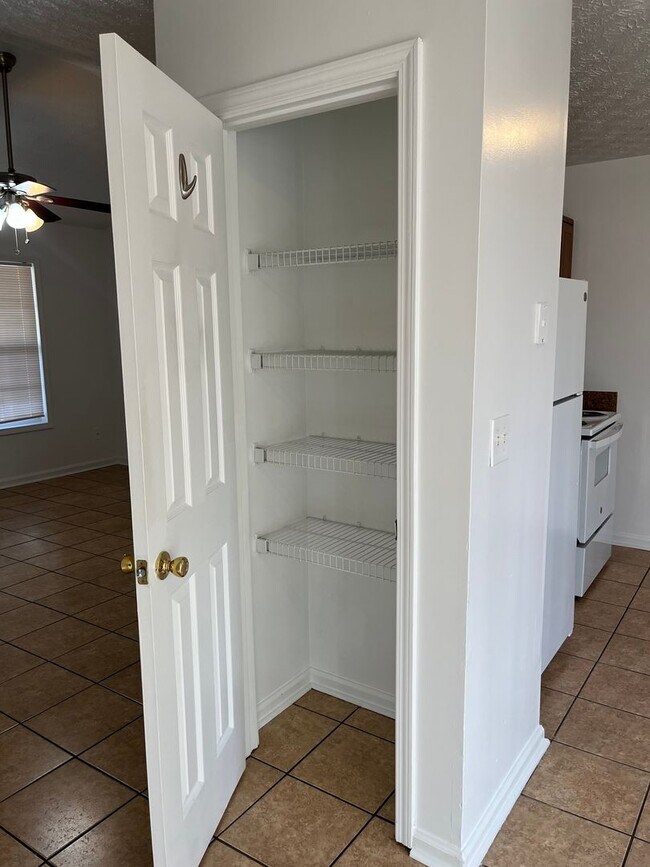 Building Photo - 5409 Sugarmill Dr