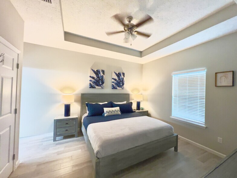 Building Photo - 304 La Paloma Pl