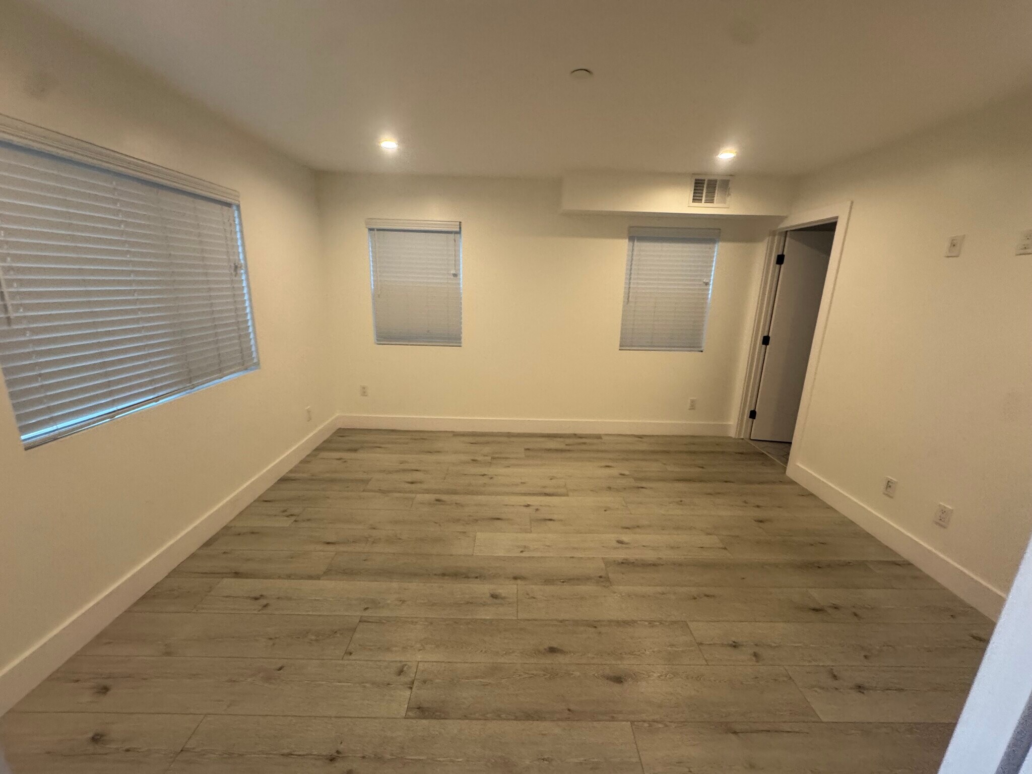 Building Photo - 5919 Dauphin Ave